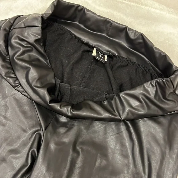 Faux leather leggings - Picture 3 of 3